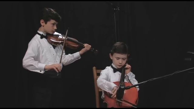 "Minuet from 'Anna Magdalena Notebook'" - Bach - Duets by Jesse and Jack смотреть онлайн