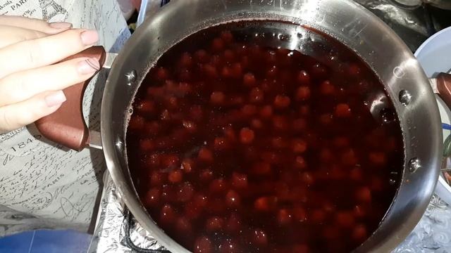 Вишневое варенье без косточек с изюминкой. смотреть онлайн