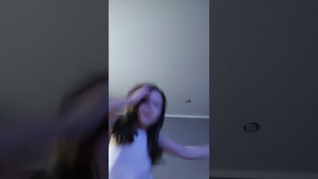 Я когда включаю музыку на телевизоре