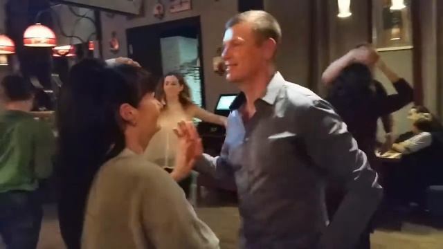 Саша и Вера | Вечеринка |Кафе Люди| Cubana Club смотреть онлайн