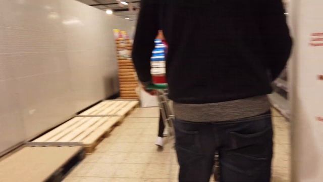 Массовая диарея в Германии, скупили всю туалетную бумагу, бумажные полотенца и носовые платки. смотреть онлайн