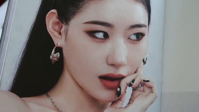 (ПОЧТИ)распаковка альбомов ITZY Cheshire || 40 минут оцениваем маникюр девочек смотреть онлайн