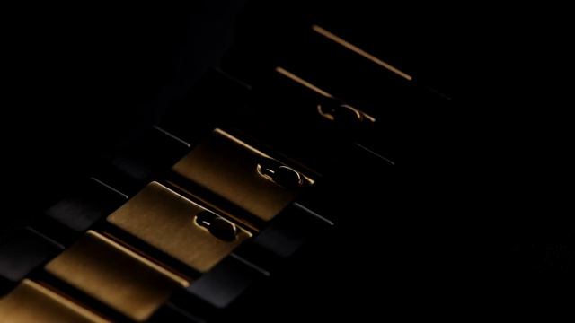 HUAWEI WATCH Ultimate Design - Time's Golden Artistry: A Spectacular Unveiling