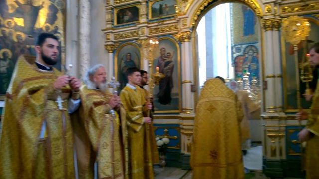Великий вход в празднование Собора Белорусских святых в Свято - Духовом кафедральном соборе Минска. смотреть онлайн