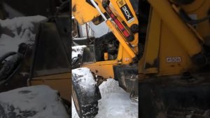Замена масленого фильтра экскаватора-погрузчика JCB 3CX