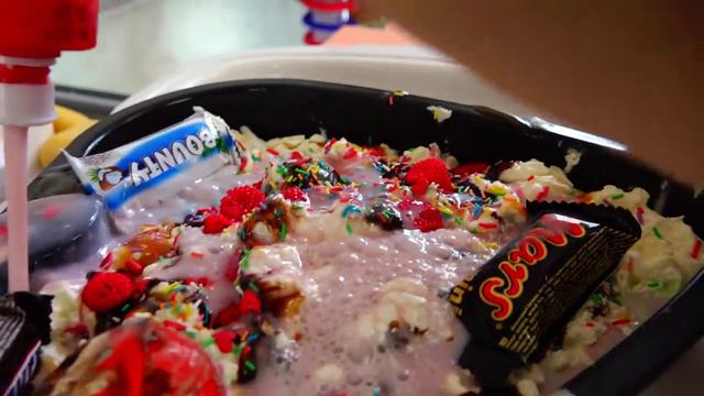 Bad Baby Гигантская Шоколадная Конфета Giant Candy Chocolate Challenge смотреть онлайн