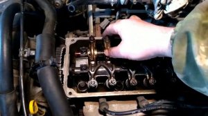 Регулировка клапанов В 3 мотора Мазды Демио проще чем на "Жугулях", но регулируй пока не остыл.