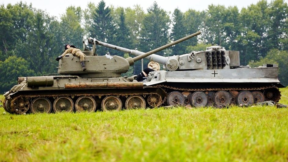 Почему немецкие танки красили в серый цвет, а советские - в зеленый смотреть онлайн