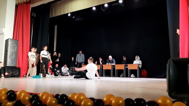 ? Брейк данс батл ? КАТЕГОРИЯ 12-14 лет ✅ Я ЗАНЯЛА 1-е МЕСТО ?? смотреть онлайн