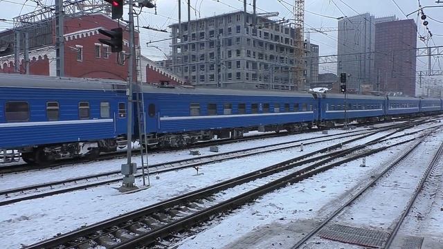 Тепловоз ТЭМ18ДМ-1930 (ТЧЭ-6) с поездом №028Б Брест - Москва, отправился в парк экипировки. смотреть онлайн