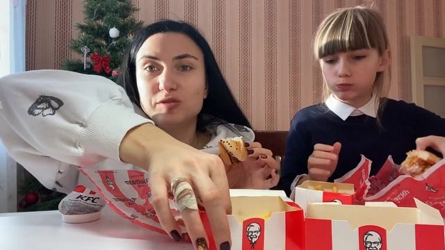 МУКБАНГ KFC БУРГЕРЫ ? КАРТОФЕЛЬ ФРИ ? НАГГЕТСЫ ? #кфсмукбанг #бургеры #картофельфри #наггетсы смотреть онлайн