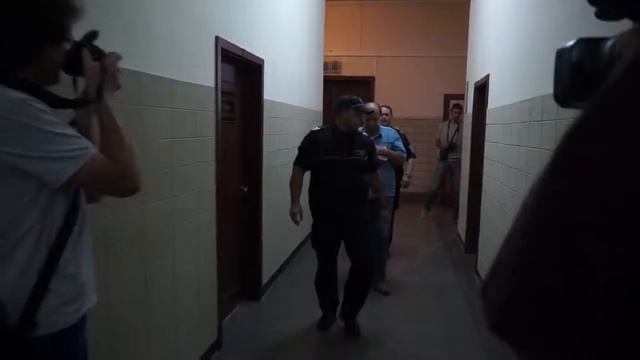 Присъдата 9 години лишаване от свобода бе произнесена днес от Хасковския окръжен съд. смотреть онлайн