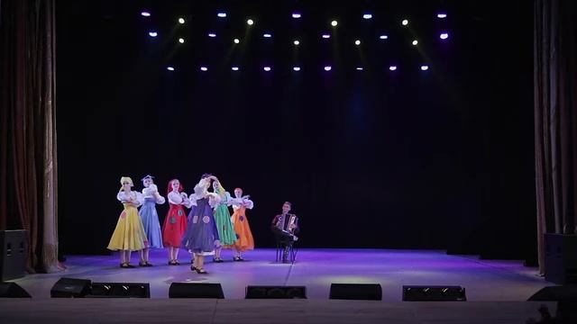 Образцовый ансамбль танца "Самоцветы" - "ПРОХОДКА" шутошный номер, отчетник 2021. Старшая группа. смотреть онлайн