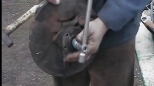 как открутить гайку на крутящейся детали БЕЗ ГАЙКОВЁРТА