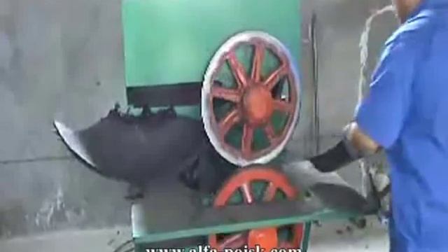 Работа станка малого нарезателя шин на сегменты.flv смотреть онлайн