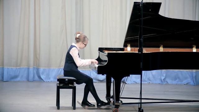 Яновская Злата - П.И.Чайковский - Пятидольный вальс соч.72 №16 смотреть онлайн