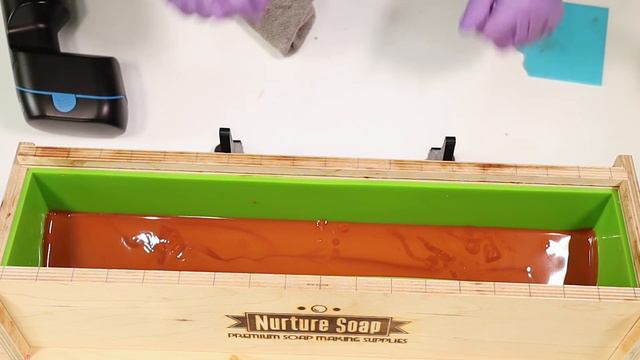 Cold process soap making. Autumn / Fall soap, soap dough embeds, soap piping. смотреть онлайн