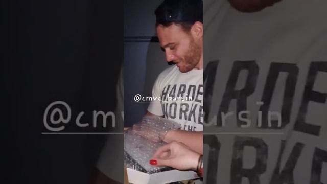 Новое/ старое с Керемом от Кармен , фанатки из Испании с потрясающим подарком для него❤️🔥 смотреть онлайн