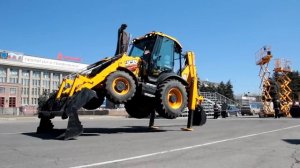 Демонстрация экскаватора-погрузчика JCB 3CX