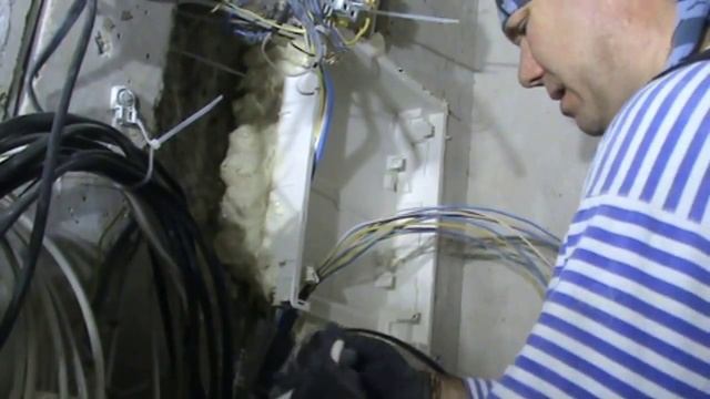 Разделка круглого кабеля на примере ПВС. Нож Joakari. смотреть онлайн