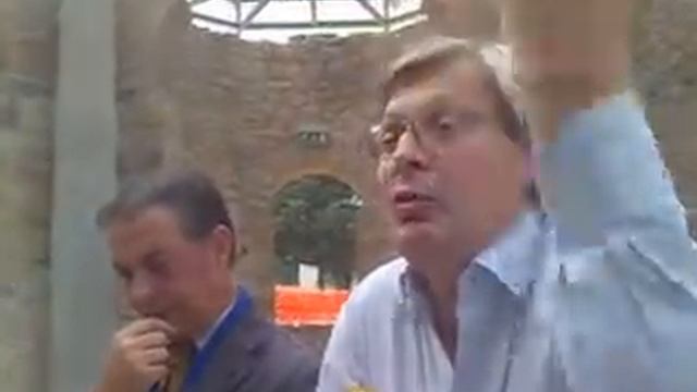 Sgarbi sui lavori alla Villa Romana смотреть онлайн