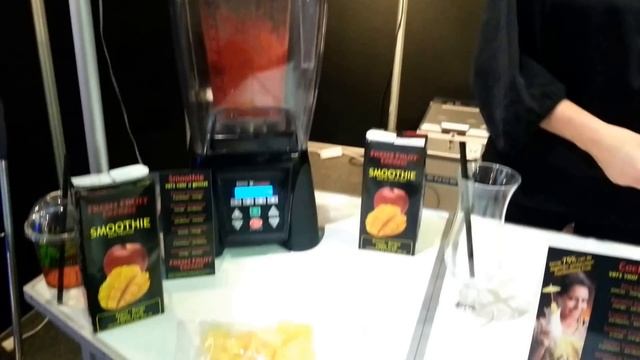 Bereiding Fresh Fruit Express Smoothie Concept met Waring Blender смотреть онлайн