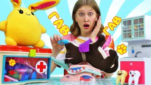 Играем в стоматолога с Лаки и Шоколадкой. Видео для детей про игрушки. Игровой набор врача