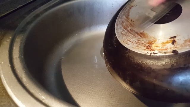 Как очистить сковородку, при помощи силикатного клея/ Можно ли это сделать? смотреть онлайн