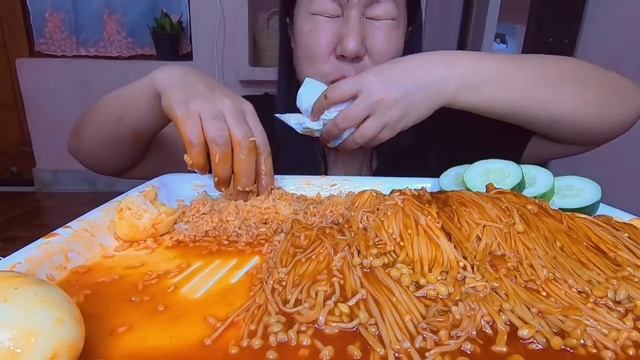 Enoki Mushroom Cooked In Fire Nuclear Sauce || Soft Boiled Egg || Raw Cucumber Mukbang || смотреть онлайн