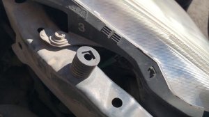 Как поменять лампочку в фаре TOYOTA Prius Alpha (ZVW41) и сэкономить миллион на ремонте!