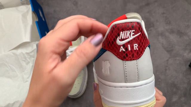 Nike Air Force 1 Low SP Undefeated 5 On It Dunk vs. AF1 смотреть онлайн