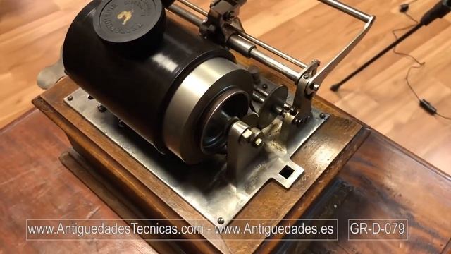 Antique French Pathé Phonograph Model 2. France, Circa 1900 смотреть онлайн