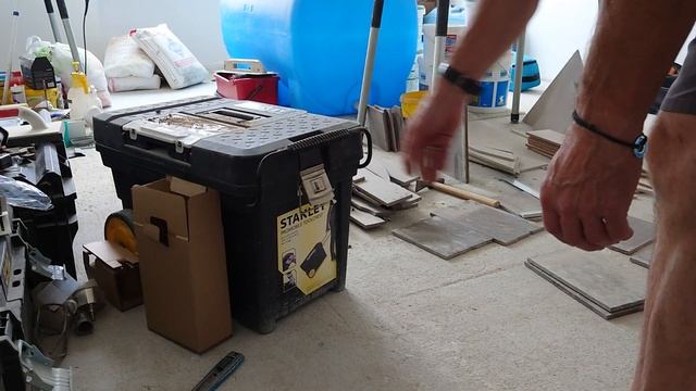 распаковка перфоратора AEG bbh18c. compact. смотреть онлайн