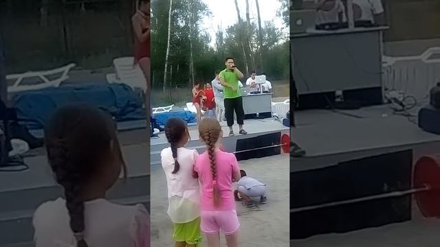 На пляжной вечеринке!Выступал вДеньМолодёжи
Чингис-Хаан с песней NumberOne смотреть онлайн