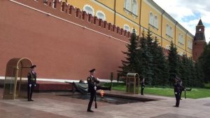 Вечный огонь у могилы неизвестного солдата
