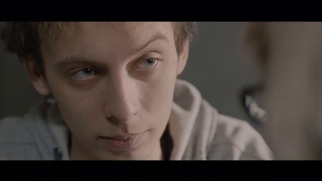 Белый пони смотреть онлайн