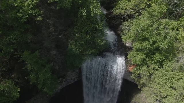 - Он же отец, вы обязаны помочь, - заявляет мама, всю жизнь возившаяся с мужем-алкоголиком, который смотреть онлайн