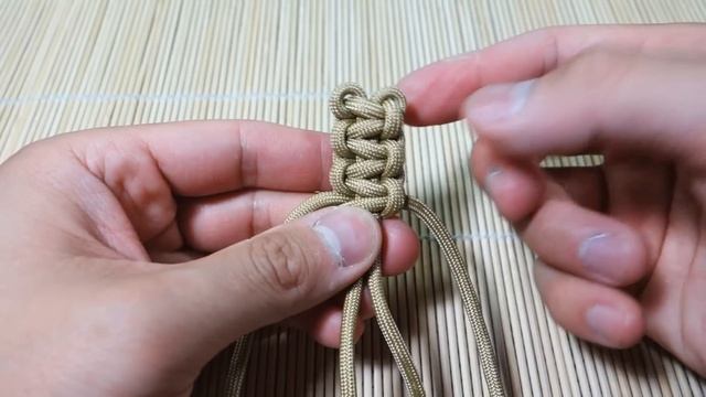 How to Make a Mad Max Paracord Cobra Stitch Bracelet Tutorial смотреть онлайн