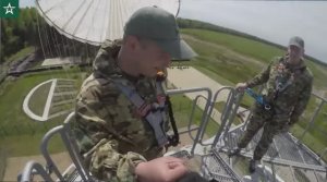Прыжки с парашютной вышки в парке «Патриот»