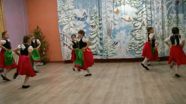 "Краковяк" - средний танцевальный коллектив "Бусинки" смотреть онлайн