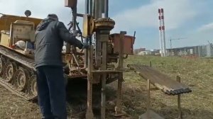 УБШМ 1/20 на шасси ШС 04, процесс бурения скважины