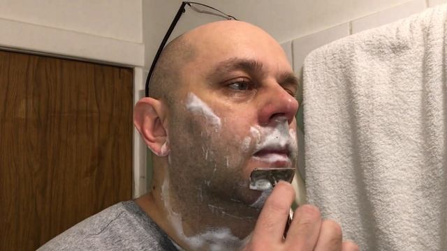 PHILIPS QS 5115. Бритье т образный станок RAPIRA, лезвие Astra, крем для бритья Nivea. смотреть онлайн