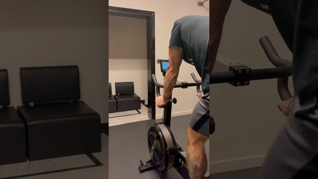Andreas Apostolaras | 4 Minutes Max effort Bike-Erg смотреть онлайн