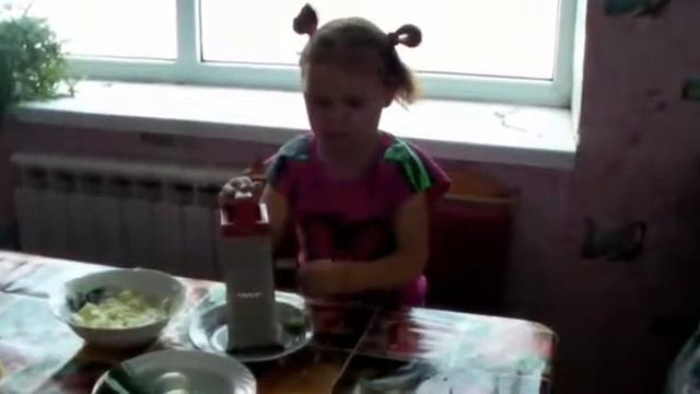 Татьяна Николаевна готовит салат для Супер героя смотреть онлайн