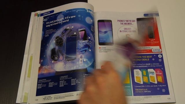 1995 Xmas Catalogue vs. 2017 Catalogue | Nostalgia Nerd смотреть онлайн