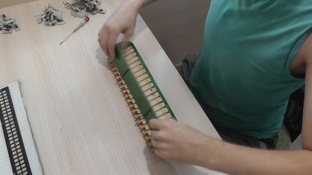 Трудовые будни / Ремонт Баяна "Кировский" смотреть онлайн