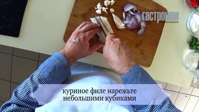 Пицца с курицей,сладким луком и беконом смотреть онлайн