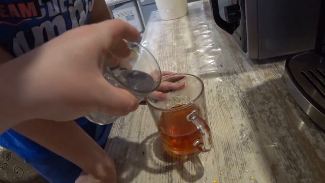 ☕НАУЧИ МЕНЯ МАМА!/НАВЕРНО ВИРУСНОЕ!?♀️/ЧЕМ ЭТО? ОТСТИРАТЬ????♀️/Семья Жуковых смотреть онлайн