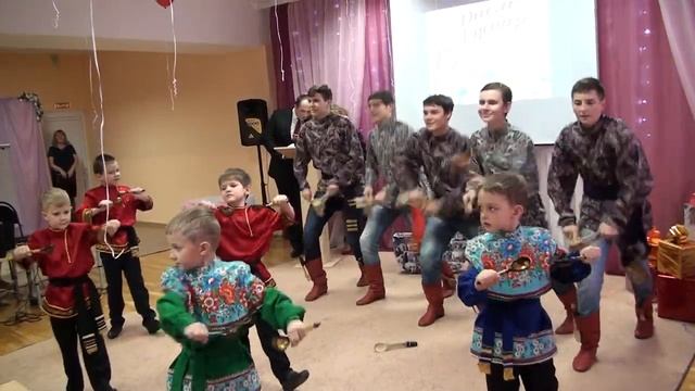 Шоу ложкарей "Красавчики Саб ложки" Юбилей детского сада №11 смотреть онлайн