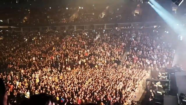 "Leave the city/Trees" by Twenty One Pilots (LIVE in Vancouver 2019) смотреть онлайн